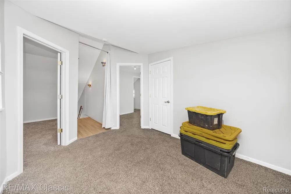 8665 Cooley Lake Road Commerce Charter Township, MI 48382