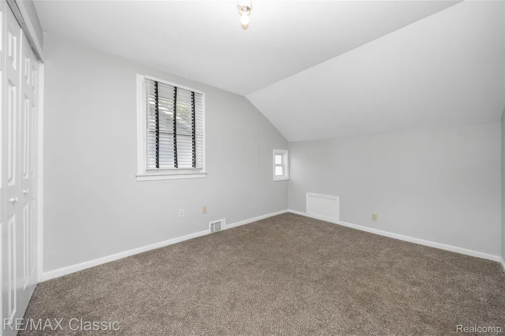 8665 Cooley Lake Road Commerce Charter Township, MI 48382
