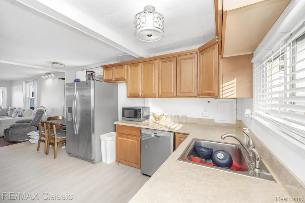 8665 Cooley Lake Road Commerce Charter Township, MI 48382