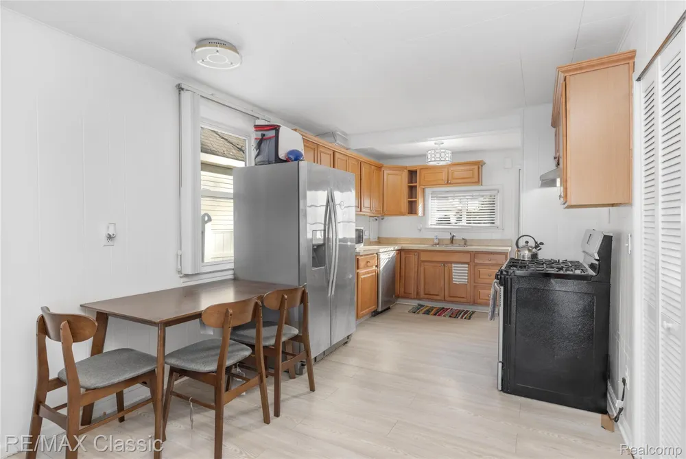 8665 Cooley Lake Road Commerce Charter Township, MI 48382