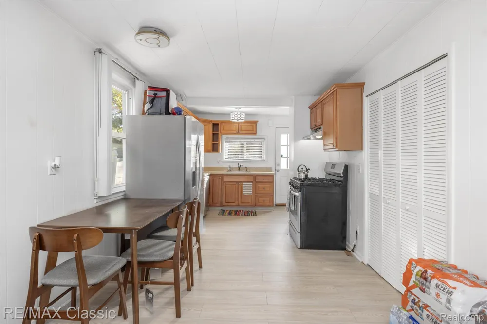 8665 Cooley Lake Road Commerce Charter Township, MI 48382