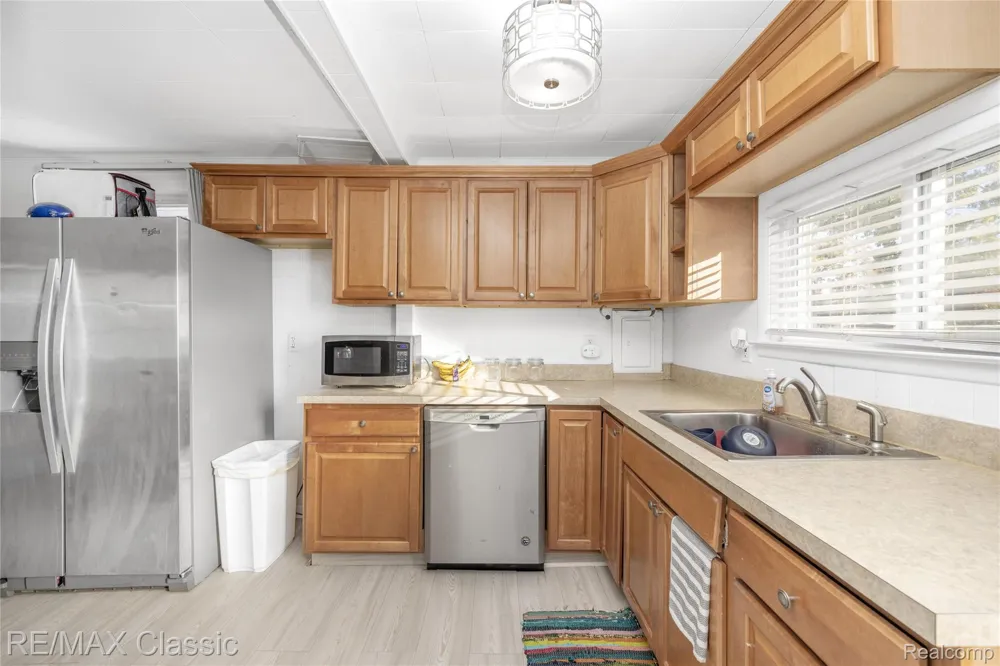 8665 Cooley Lake Road Commerce Charter Township, MI 48382