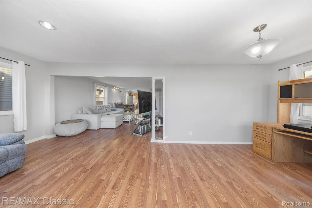 8665 Cooley Lake Road Commerce Charter Township, MI 48382