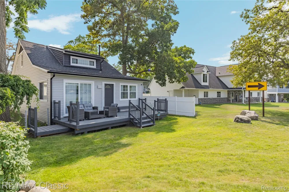 8665 Cooley Lake Road Commerce Charter Township, MI 48382