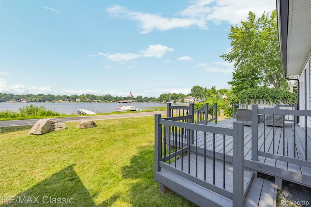 8665 Cooley Lake Road Commerce Charter Township, MI 48382