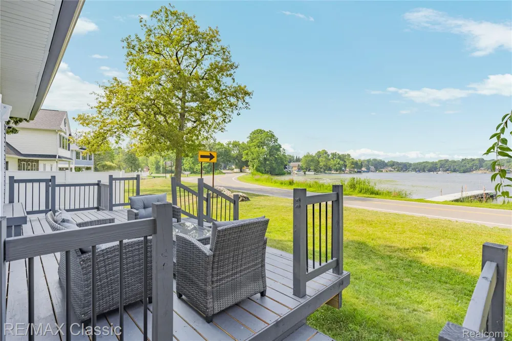 8665 Cooley Lake Road Commerce Charter Township, MI 48382