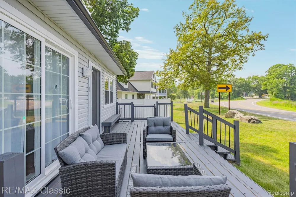 8665 Cooley Lake Road Commerce Charter Township, MI 48382