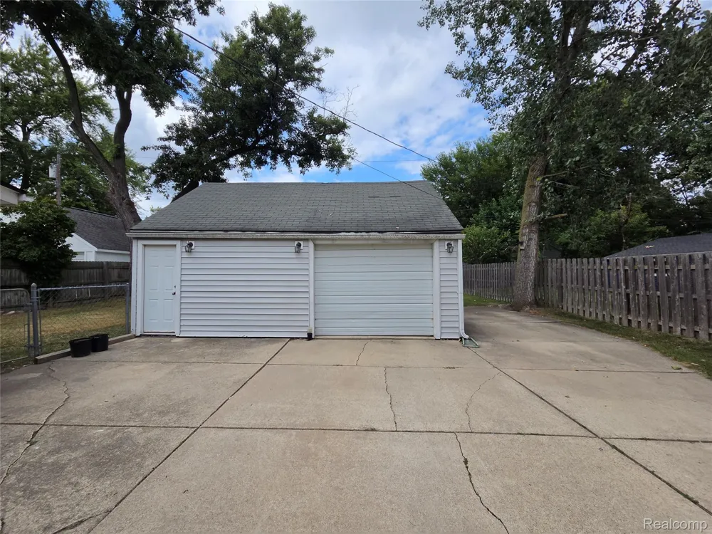 1031 Arthur Drive Troy City, MI 48083