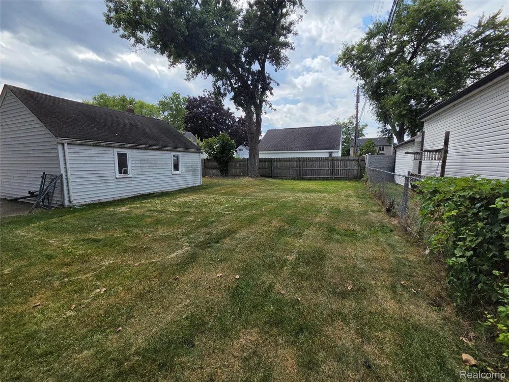 1031 Arthur Drive Troy City, MI 48083