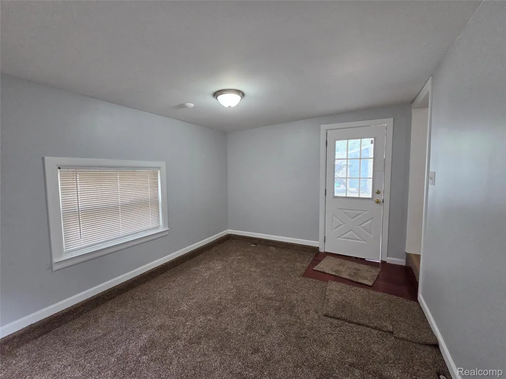 1031 Arthur Drive Troy City, MI 48083