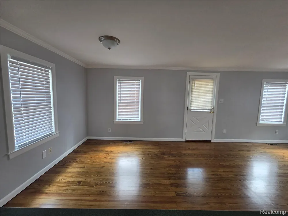 1031 Arthur Drive Troy City, MI 48083