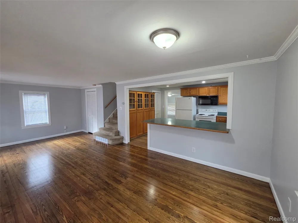 1031 Arthur Drive Troy City, MI 48083