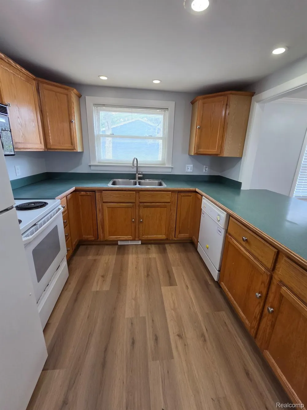 1031 Arthur Drive Troy City, MI 48083