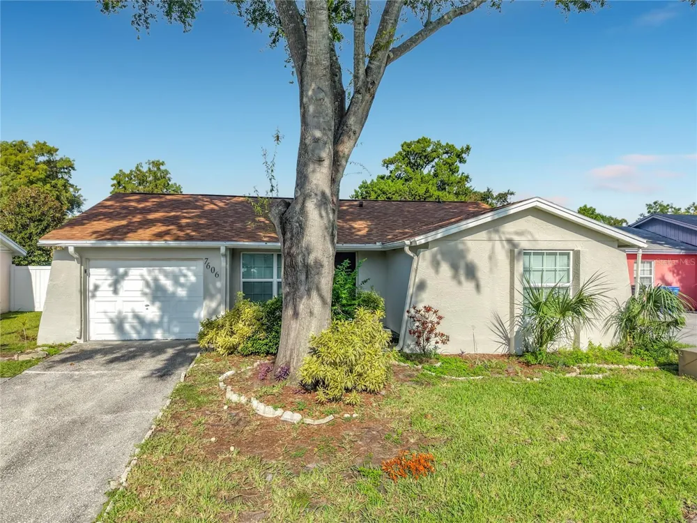 7606 WOODLAND OAKS COURT Tampa, FL 33615
