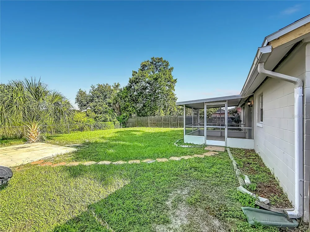 7606 WOODLAND OAKS COURT Tampa, FL 33615