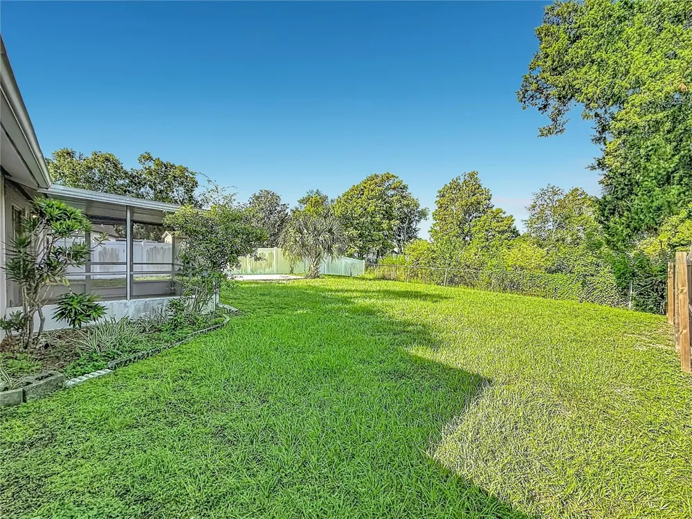 7606 WOODLAND OAKS COURT Tampa, FL 33615