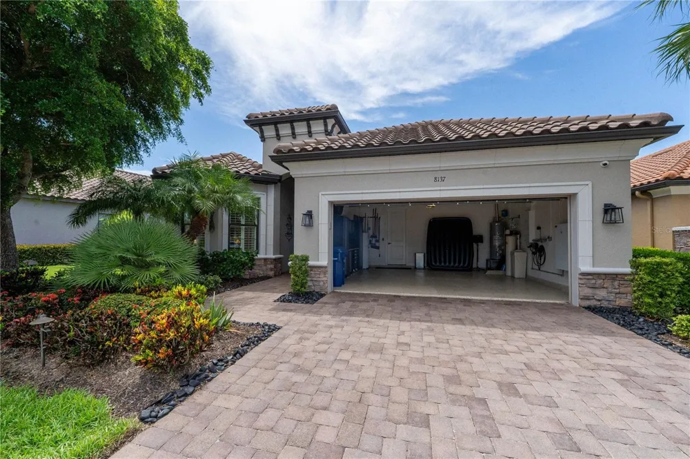 8137 GABANNA DRIVE Sarasota, FL 34231
