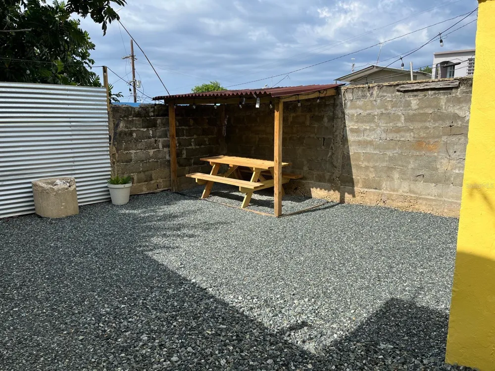 CALLE CARIDAD BO. PUEBLO #73 Isabela, PR 00662