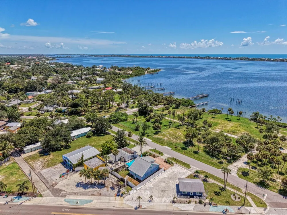 530 W GREEN STREET Englewood, FL 34223