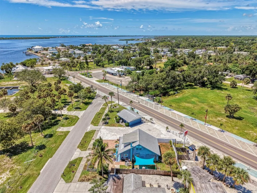 530 W GREEN STREET Englewood, FL 34223