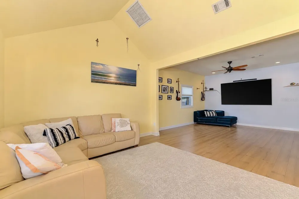 530 W GREEN STREET Englewood, FL 34223