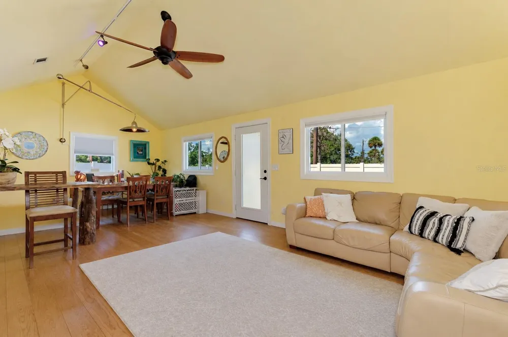 530 W GREEN STREET Englewood, FL 34223