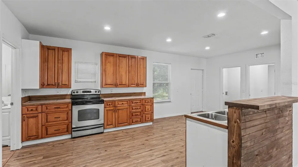 2409 W PARKER STREET Lakeland, FL 33815