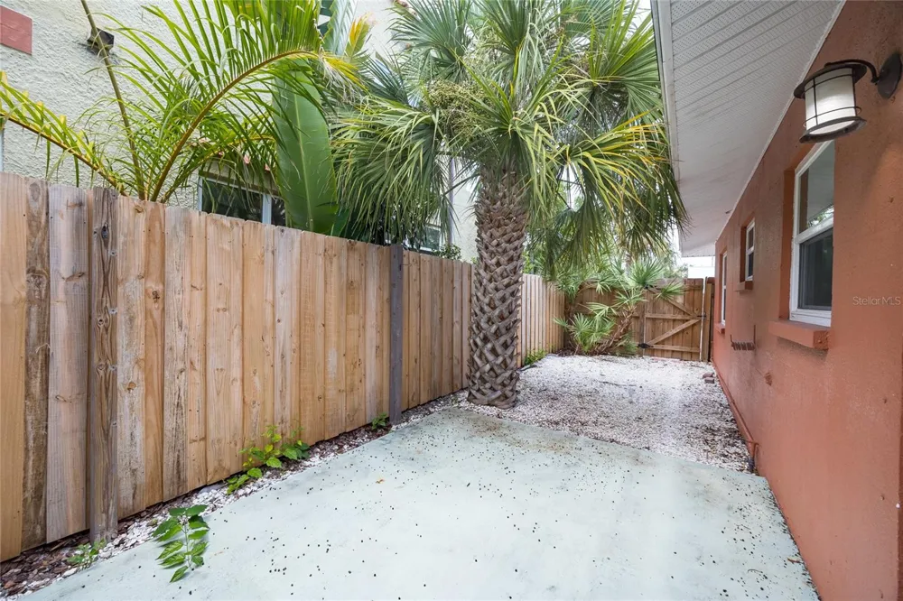 6219 2ND AVENUE S St Petersburg, FL 33707