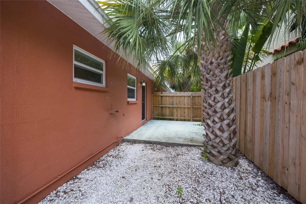 6219 2ND AVENUE S St Petersburg, FL 33707
