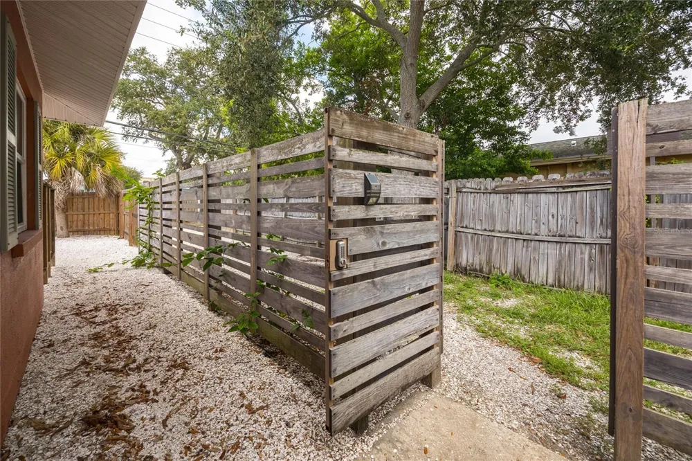 6219 2ND AVENUE S St Petersburg, FL 33707