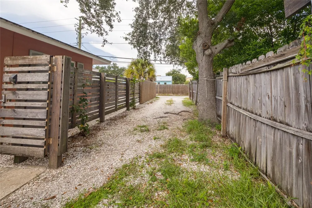 6219 2ND AVENUE S St Petersburg, FL 33707