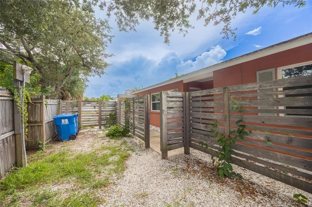 6219 2ND AVENUE S St Petersburg, FL 33707
