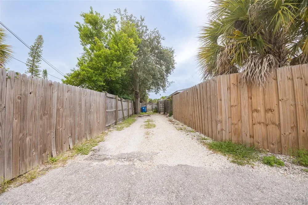 6219 2ND AVENUE S St Petersburg, FL 33707
