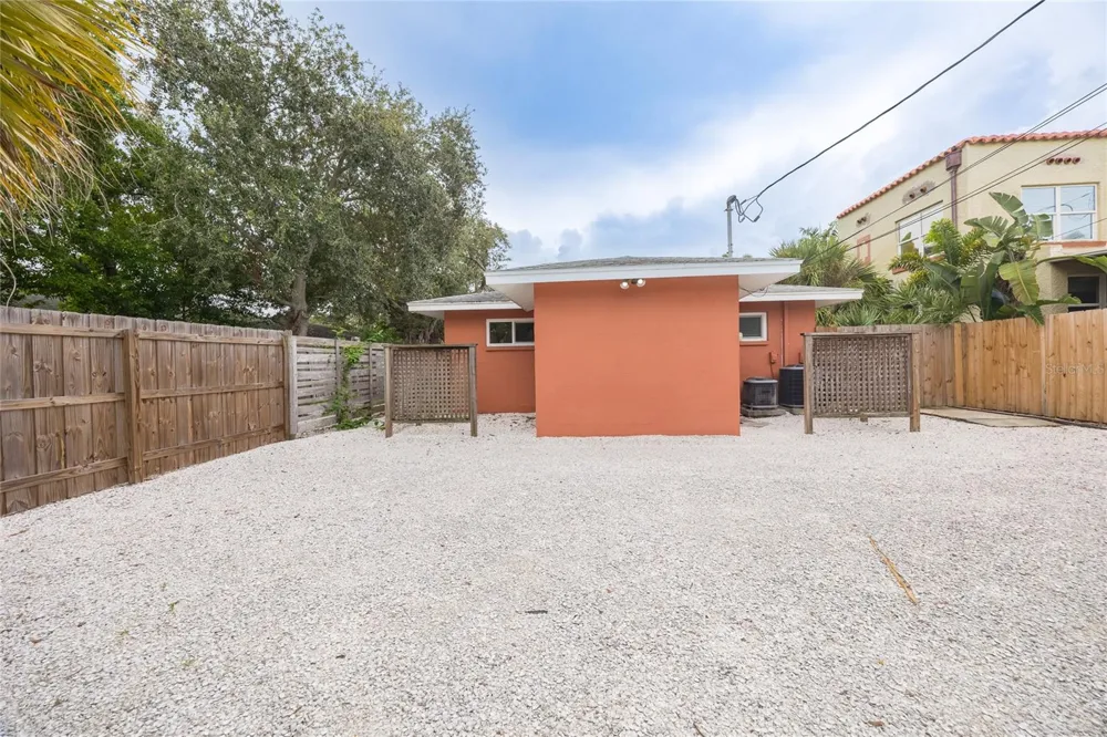 6219 2ND AVENUE S St Petersburg, FL 33707