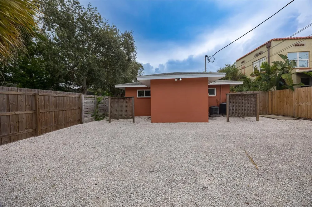 6219 2ND AVENUE S St Petersburg, FL 33707