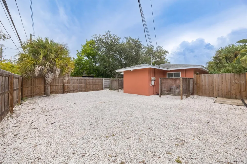 6219 2ND AVENUE S St Petersburg, FL 33707