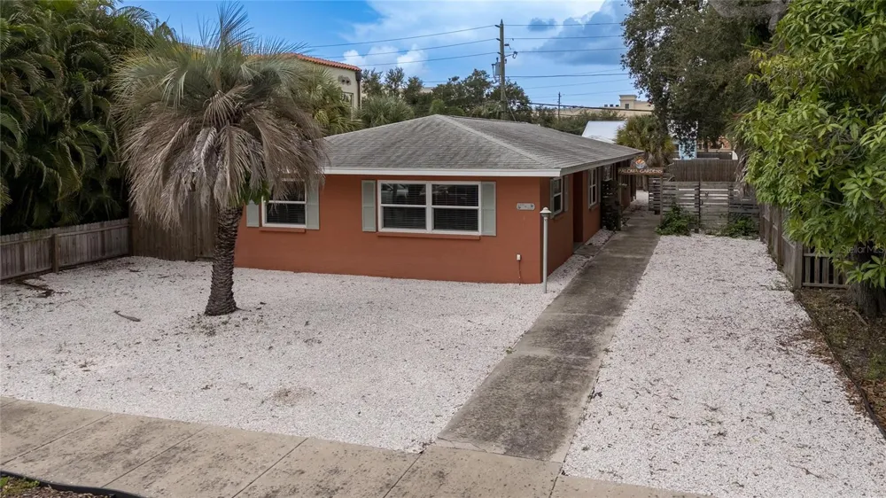 6219 2ND AVENUE S St Petersburg, FL 33707