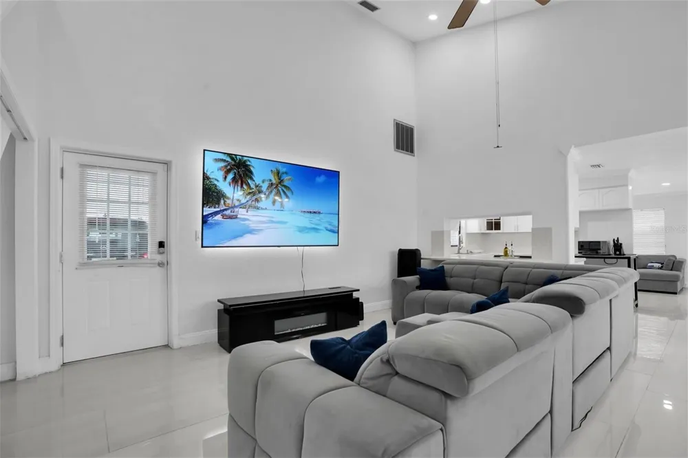 12409 BOULEVARD Tampa, FL 33612
