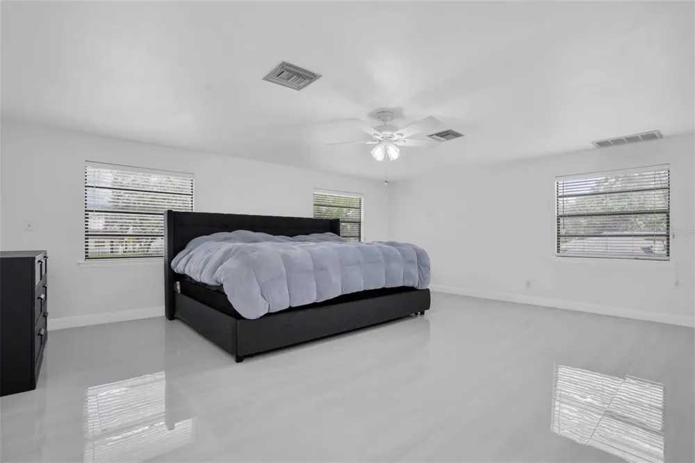 12409 BOULEVARD Tampa, FL 33612