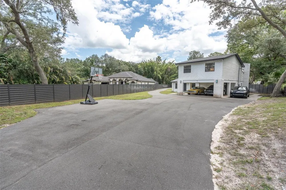 12409 BOULEVARD Tampa, FL 33612