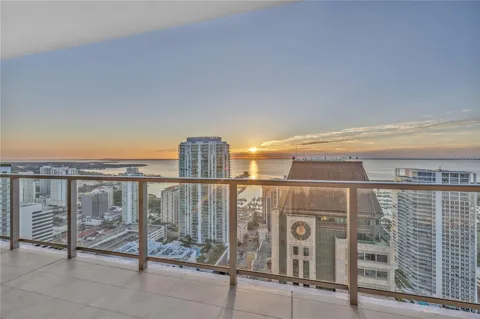 275 1ST AVENUE S #3704