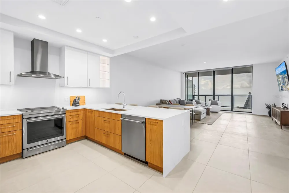275 1ST AVENUE S #3704 St Petersburg, FL 33701