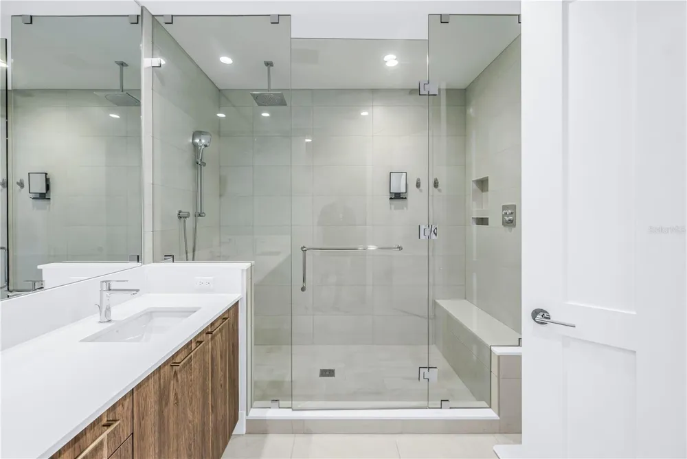 275 1ST AVENUE S #3704 St Petersburg, FL 33701