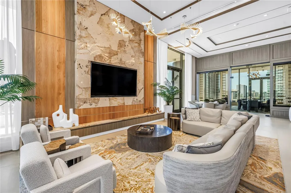 275 1ST AVENUE S #3704 St Petersburg, FL 33701