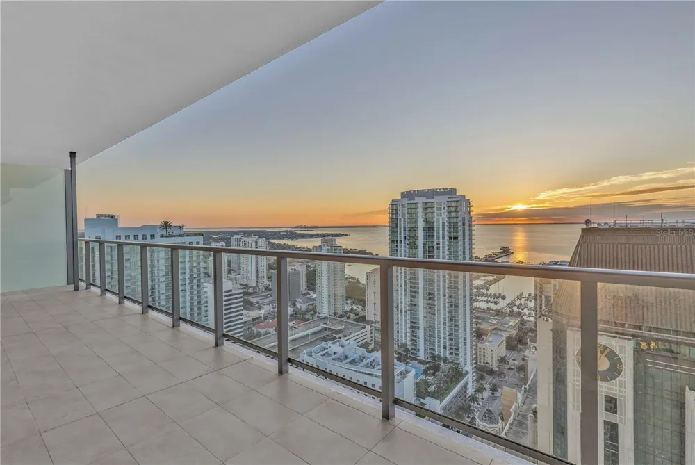 275 1ST AVENUE S #3704 St Petersburg, FL 33701