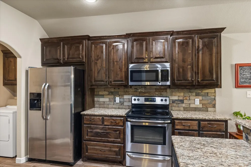 1411 Lauren Lane Granbury, TX 76048