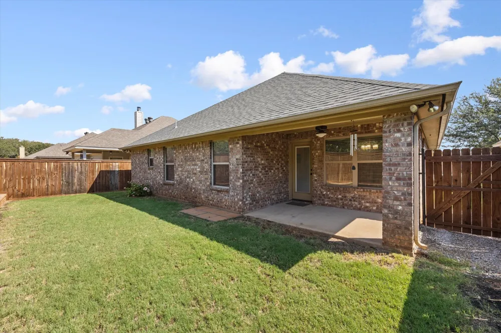 1411 Lauren Lane Granbury, TX 76048