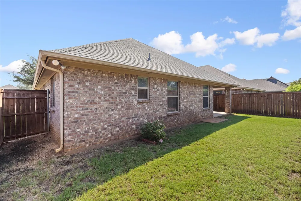 1411 Lauren Lane Granbury, TX 76048