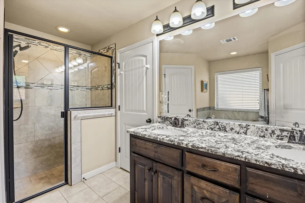1411 Lauren Lane Granbury, TX 76048