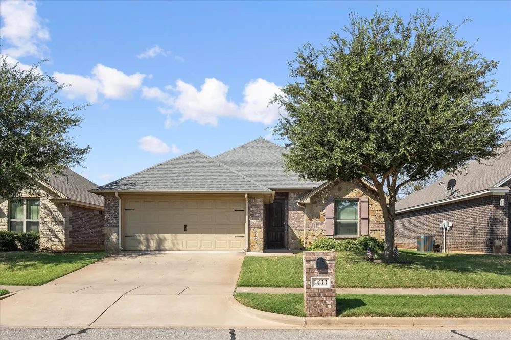 1411 Lauren Lane Granbury, TX 76048
